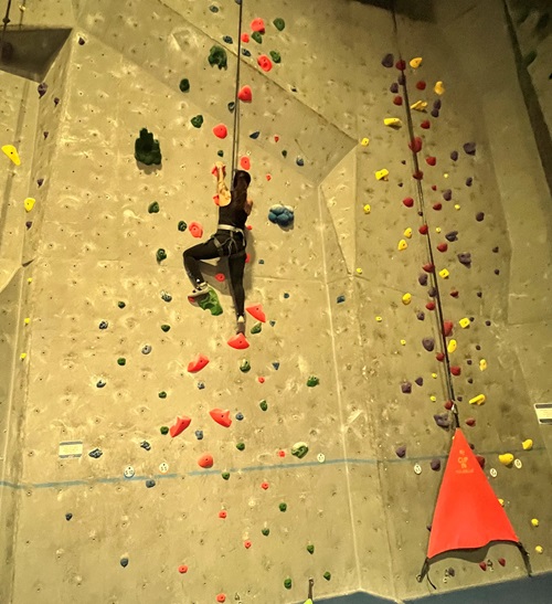 NH Spine Patient Carolina Herrera rock climbing indoors